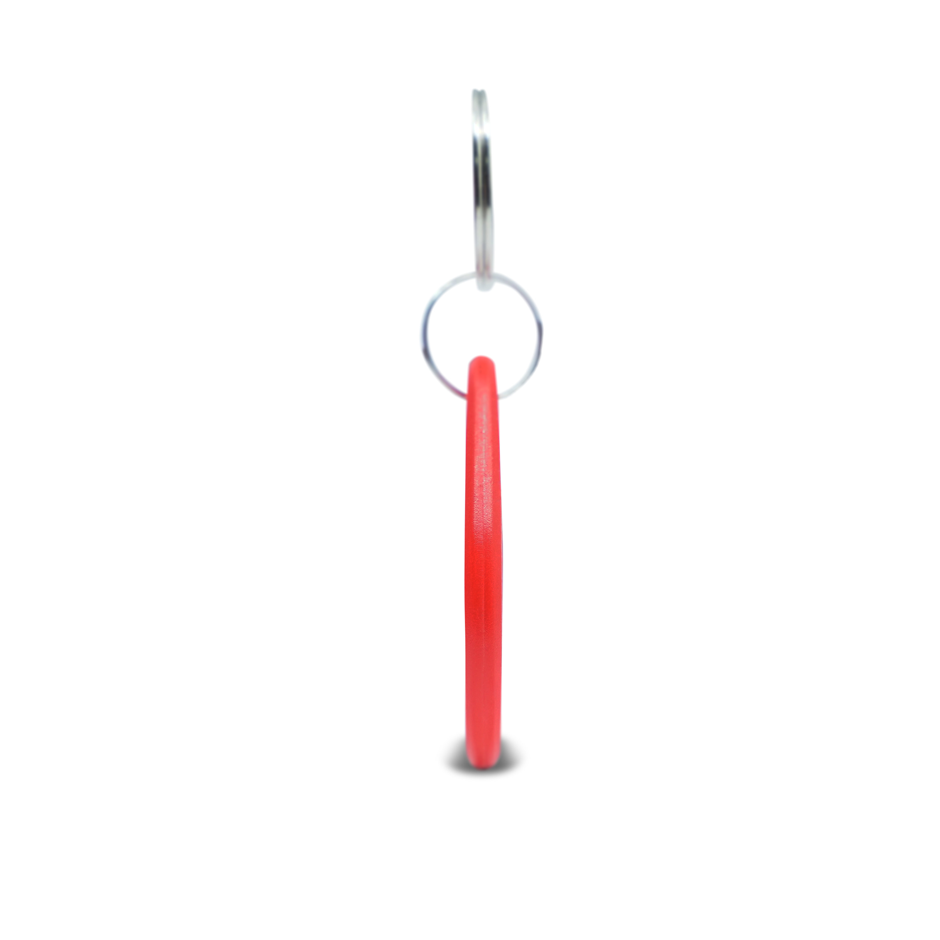 Seitenansicht des ABS Schlüsselanhänger in rot