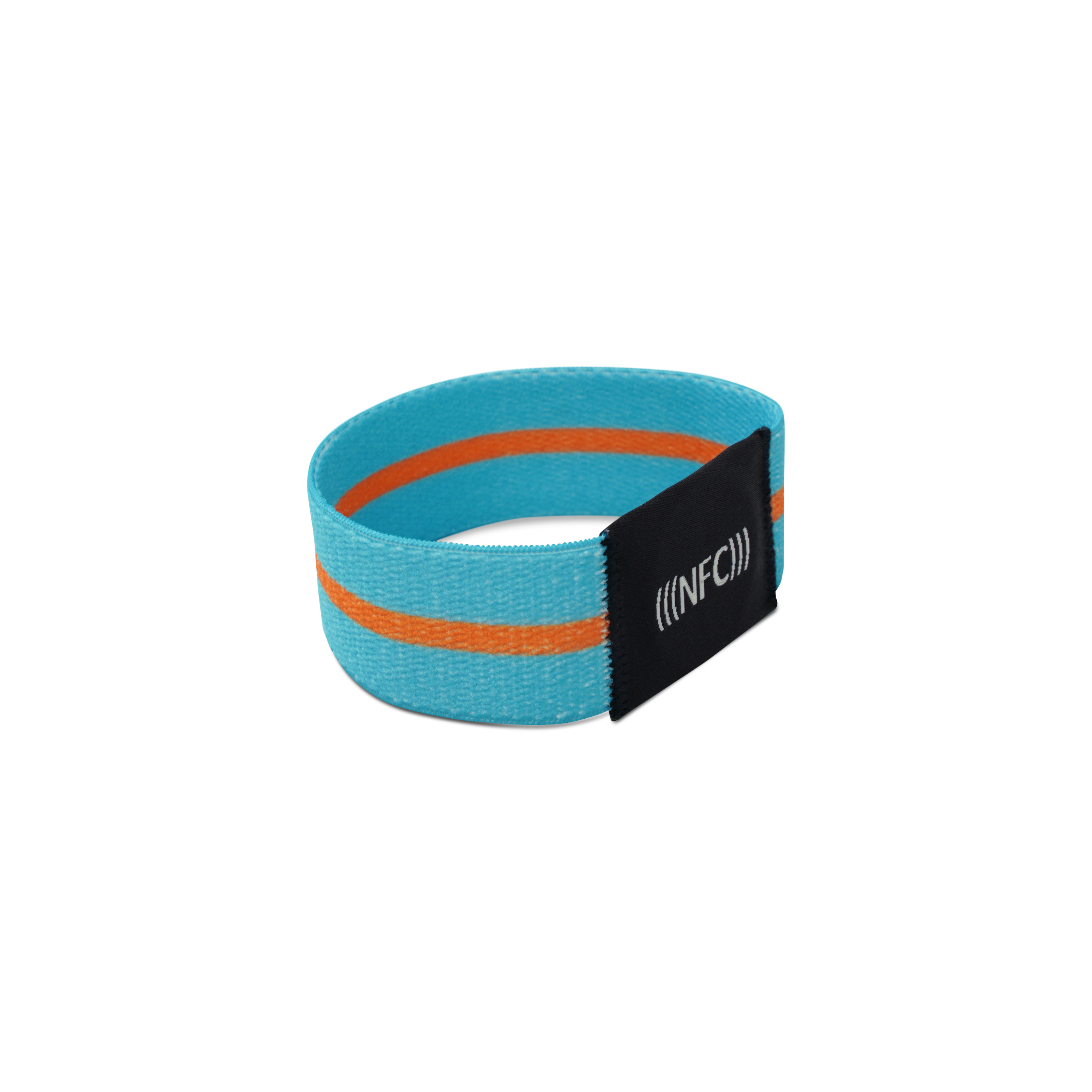 Seitenansicht NFC Armband aus hellblauem Stoff mit orangenem Streifen und "NFC" Aufstickung