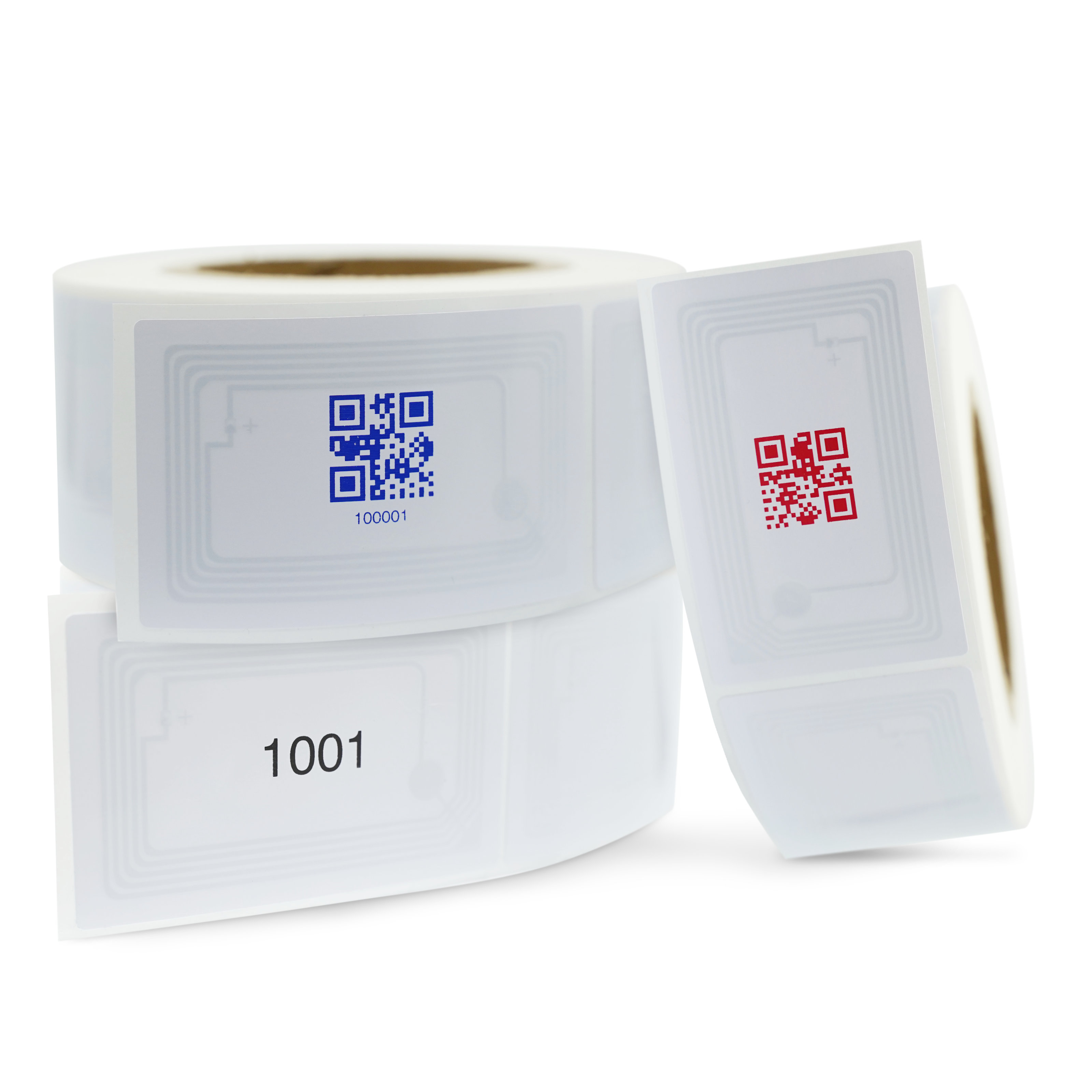 Drei Rollen mit NFC Sticker im ISO-Format mit QR- und ID-Aufdruck in verschiedenen Farben