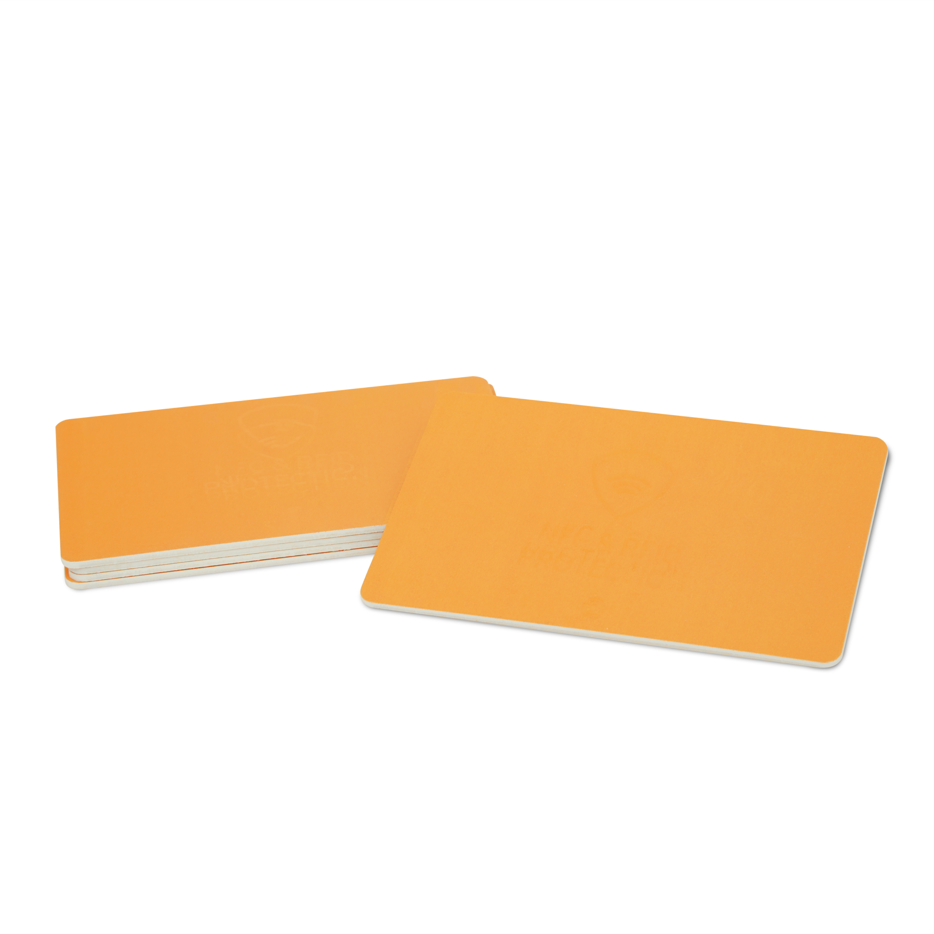 Gruppenbild NFC Schutzkarte in orange im ISO-Format